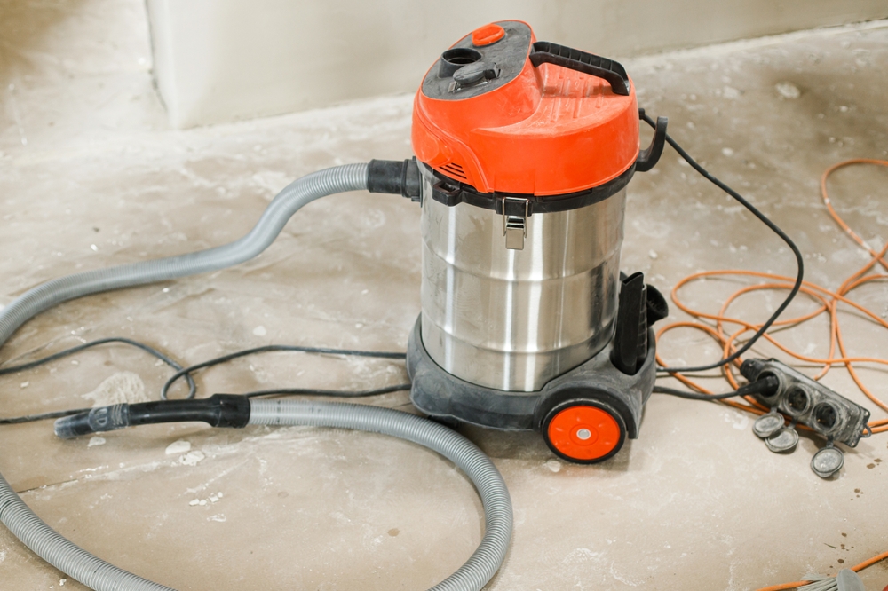 Vacuum,cleaner,in,renovating,dusty,room.,professional,cleaning,up,after